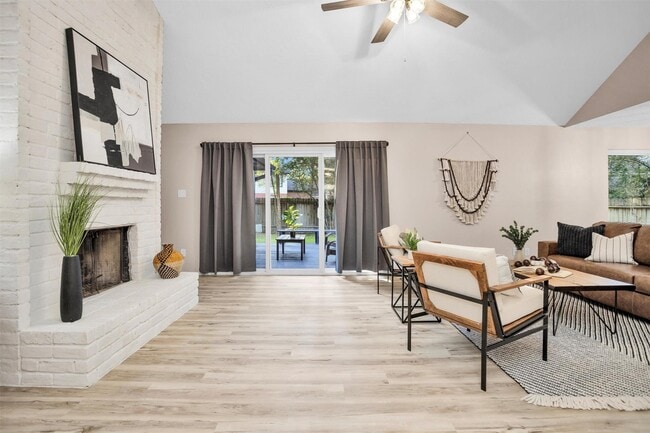 Photo - 6 Spurwood Ct