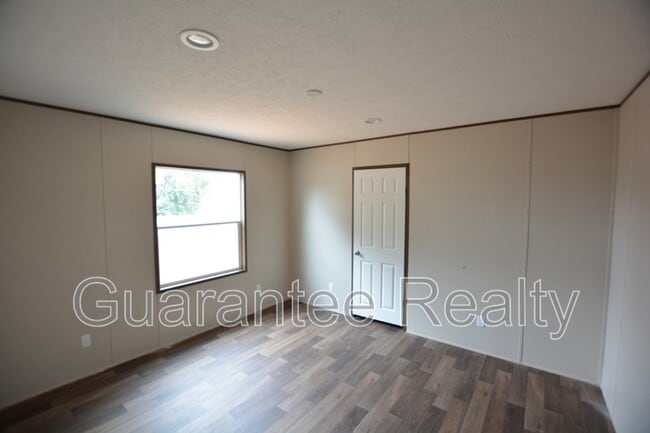 Photo - 725 N Chestnut Rd