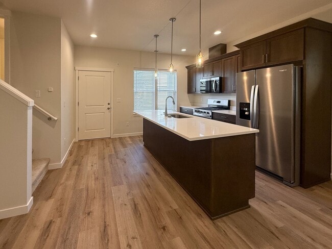 Photo - 352 SE Shetterly Dr