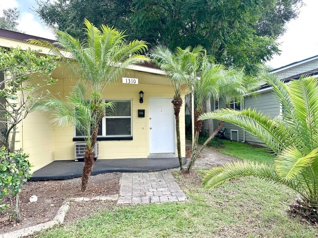Building Photo - Charming 2-Bedroom/1-Bath Duplex in Wadevi... Rental