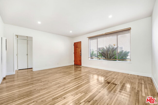 Photo - 1908 12th St Unit 1