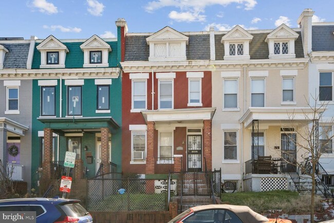 Building Photo - 167 V St NE