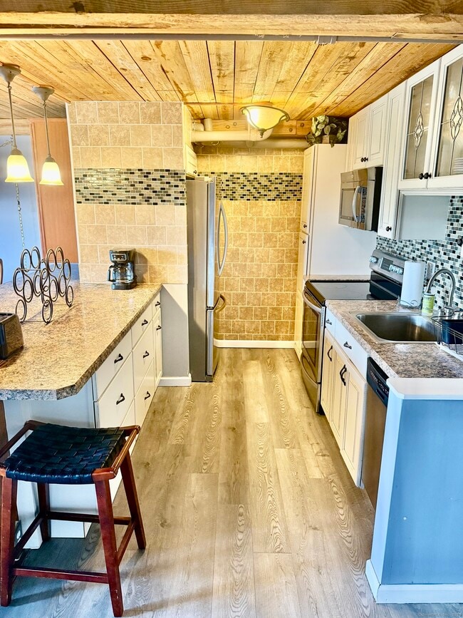 Building Photo - 68 Thermos Ave Unit 212B Rental