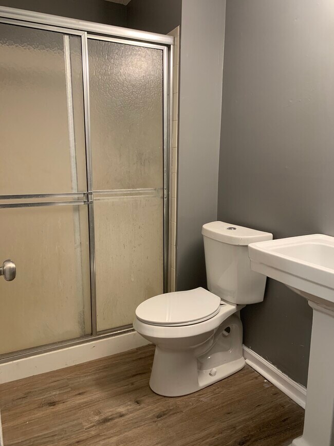 Basement bathroom - 14011 Dunbar Ct