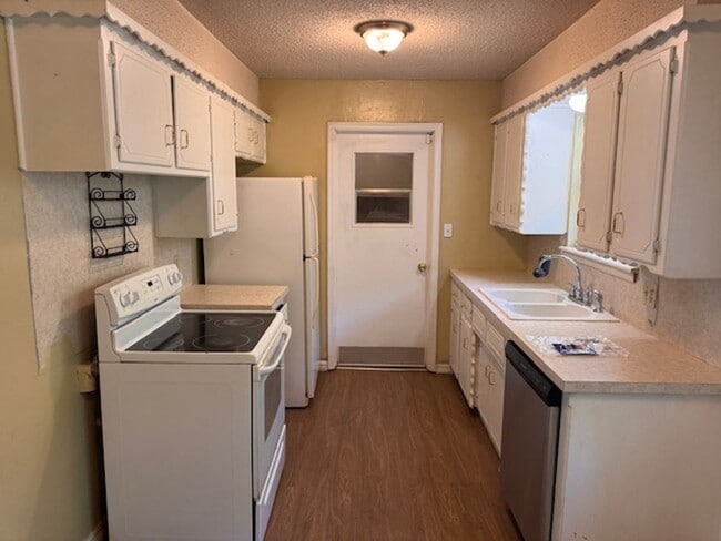 Photo - Moore Schools, 3 bed 1.5 bath with fenced yard and new paint1