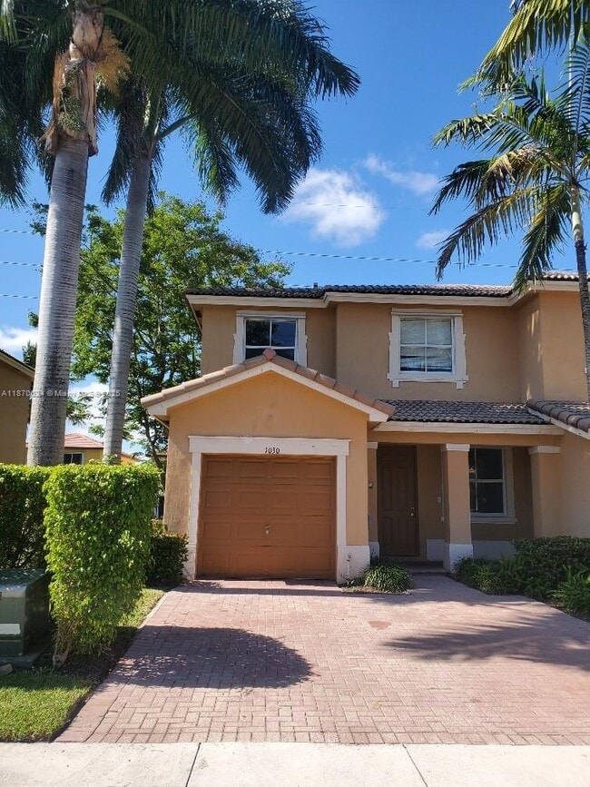 Building Photo - 1030 NE 41st Pl Rental