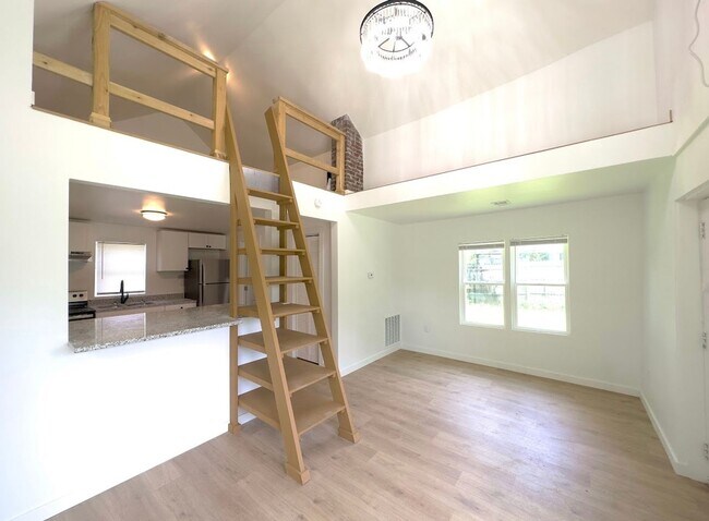 Photo - 1214 S Lincoln St Unit Back