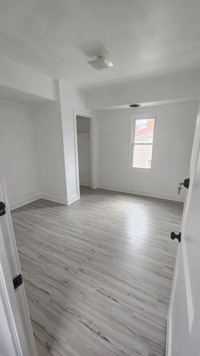 Photo - 42 W Main St Unit upper