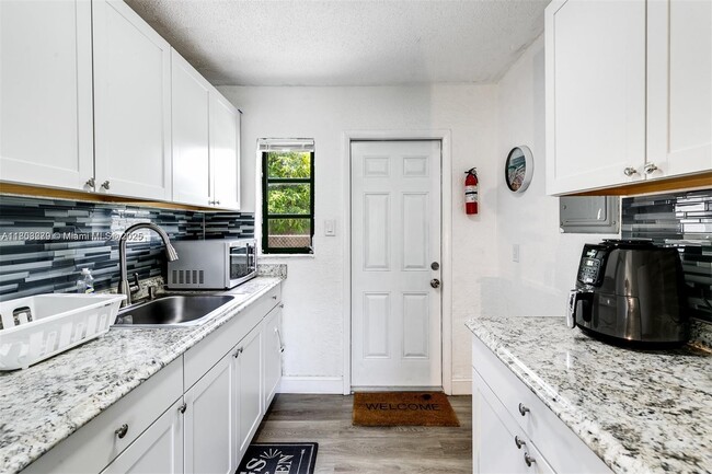Photo - 4300 SW 28th St