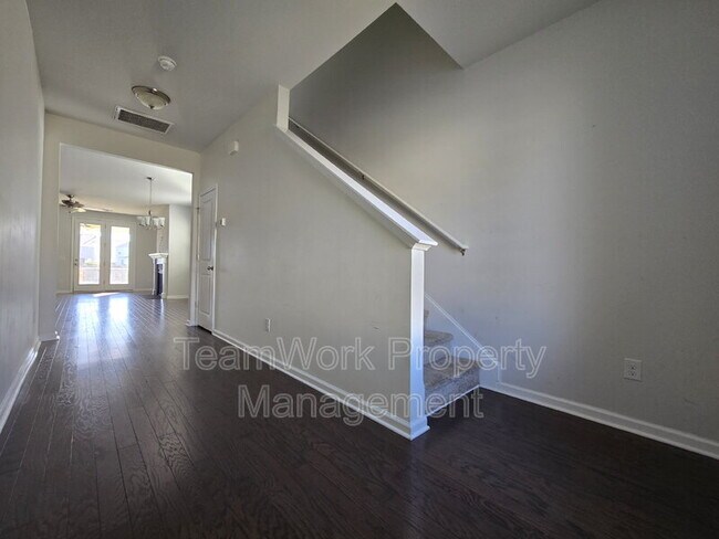 Photo - 454 Zenith Blvd