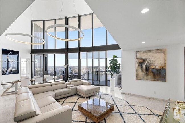 Building Photo - 18555 Collins Ave Unit 4404 Rental