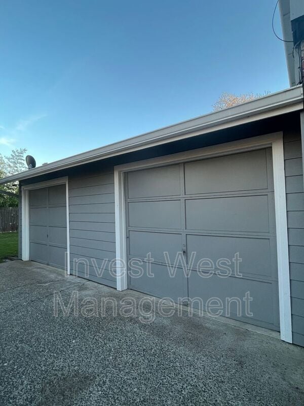 Photo - 710 NE 15th Ave