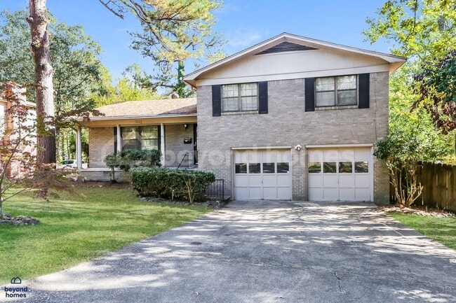 Building Photo - Beautifully Modernized Home with 3 bedroom / 2 full bath and 1,846 sq feet of space!