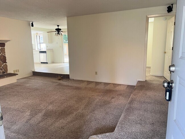 Photo - Charming Tualatin home on corner lot!