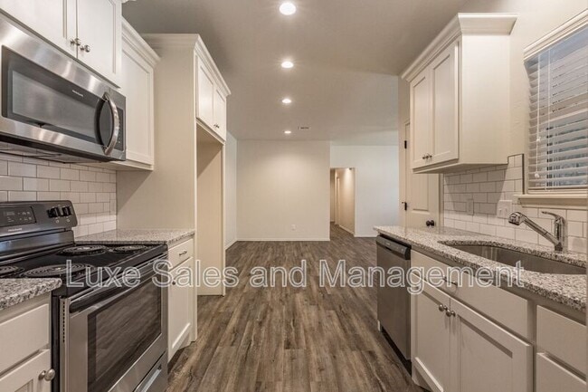 Photo - 421 Chalk Hill Ct