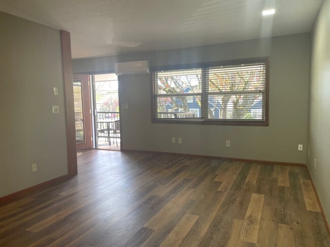 400 W McLoughlin Blvd Unit 6
