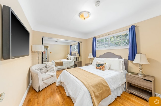 Building Photo - 2435 31st St Rental