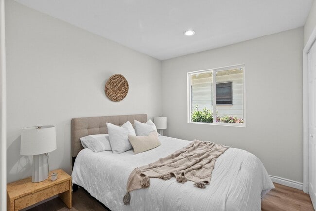 Photo - 1745 W 39th St