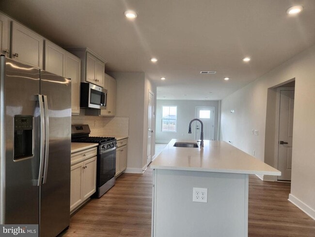 Photo - 377 Waterside Sq