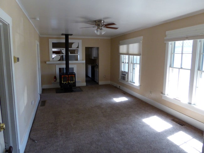 Building Photo - 1302 S Overland Trail