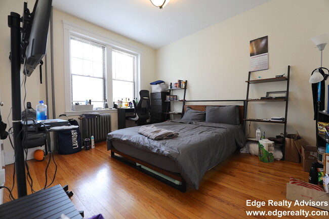 Photo - 22 Sutherland Rd Condo Unit 4