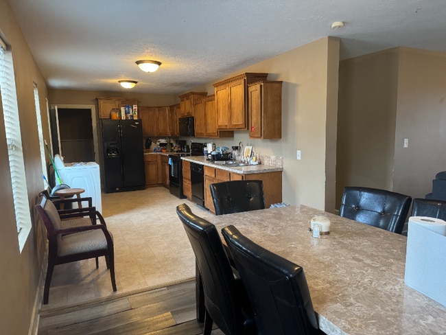 Building Photo - 3113 S 60th St