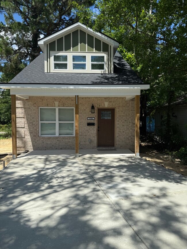 Building Photo - 2206 Augusta Ave Rental