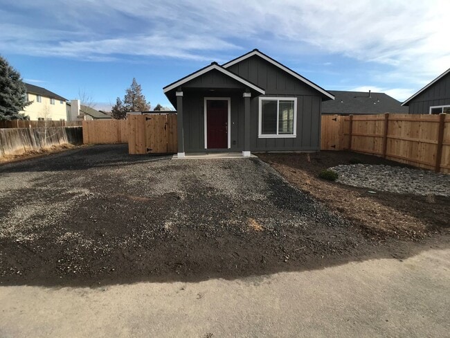 Building Photo - 957 NW Oak Ave Unit 959 Oak- ADU