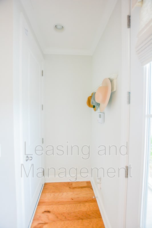 Photo - 1596 Prince Edward St