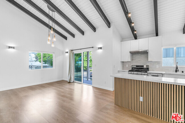 Building Photo - 1536 11th St Unit B Rental