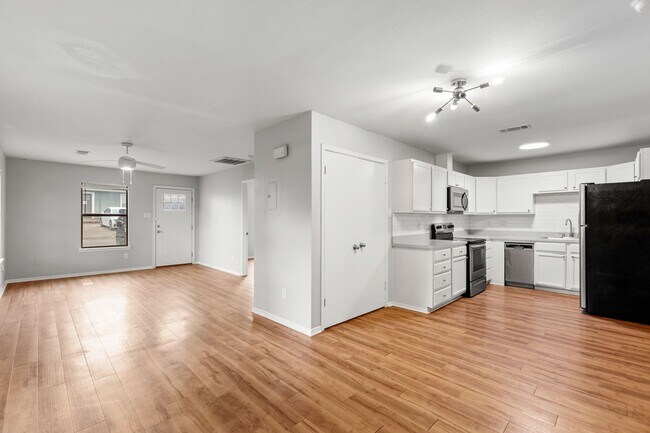 Building Photo - 1202 Hillyer St