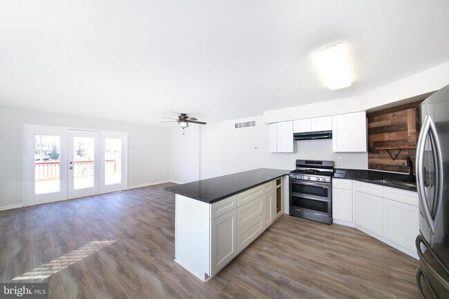 Photo - 200 Dylan Dr