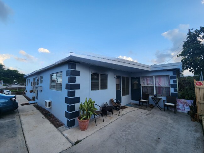 Building Photo - 601 Latona Ave Unit 2