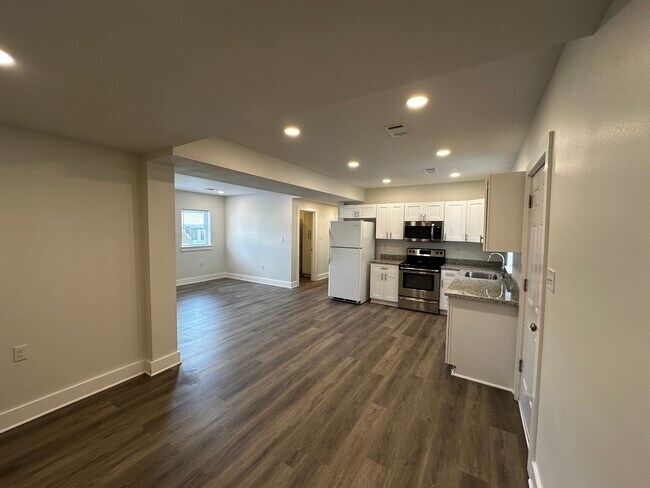 Main Living/Kitchen/Dining - 3300 Nashville Ave Unidad 3302 Nashville