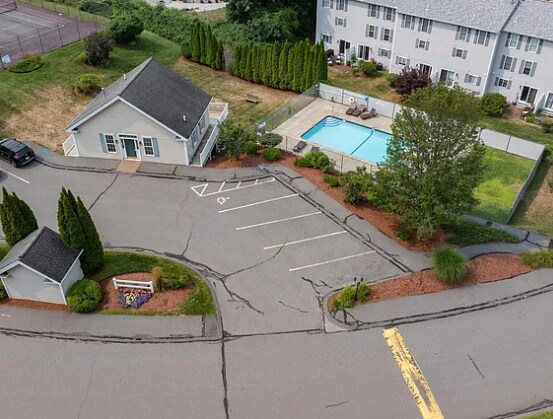 Ameneties - 20 Georgetown Dr