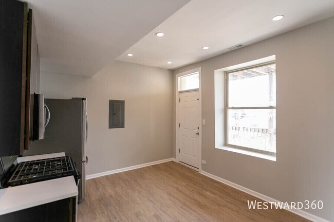Photo - 4656 N Albany Ave Unit 2