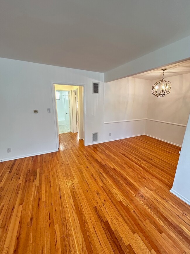 Photo - 8903 Alden Dr