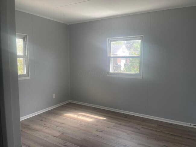Photo - 484 S Hampton Rd
