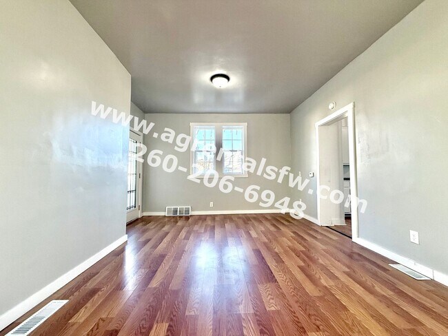 Photo - 1915 Ellen Ave Unit 1915 Ellen Ave