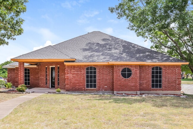 Building Photo - 1200 Lake Grove Ln
