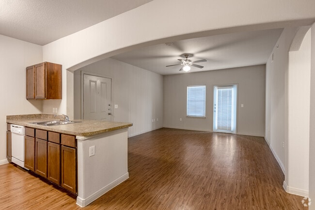 1BR, 1BA - 746SF - Living Room