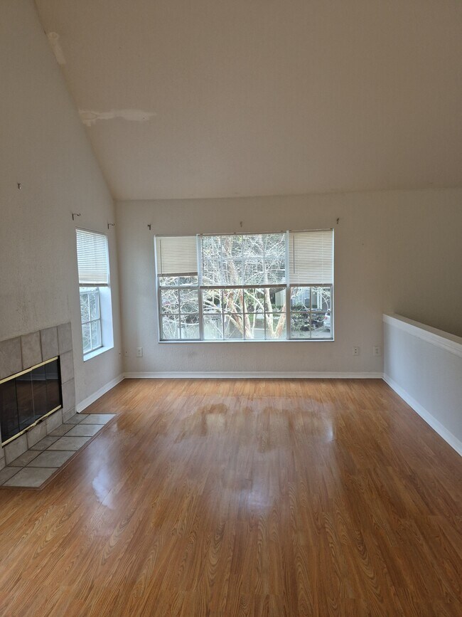 Photo - 13700 Richmond Park Dr N