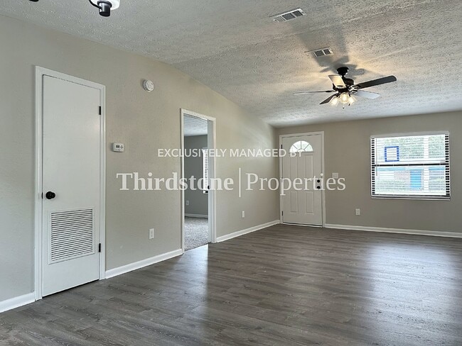 Photo - 10833 Liscard Rd S