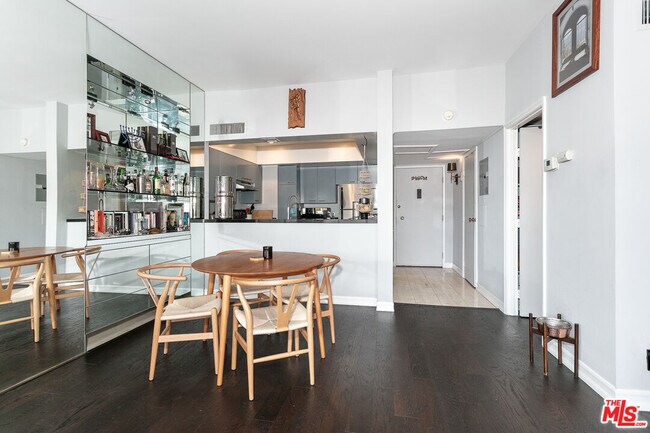 Photo - 7135 Hollywood Blvd Unidad 603