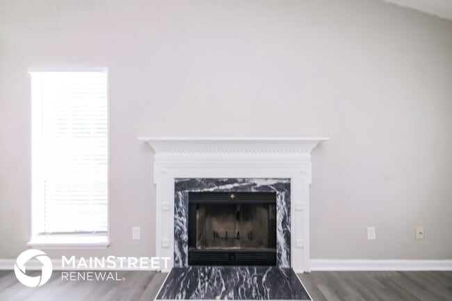 Photo - 818 Riverbark Ln