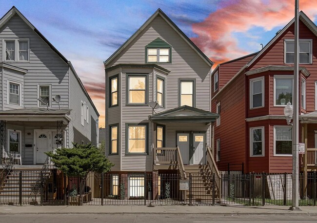 Photo - 3850 W Diversey Ave