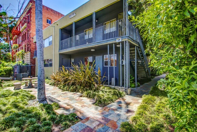 Photo - 1937 N Bronson Ave