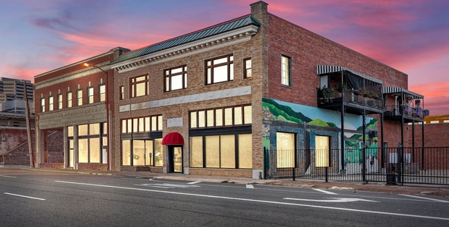 Building Photo - Beautiful One Bedroom Downtown Condo