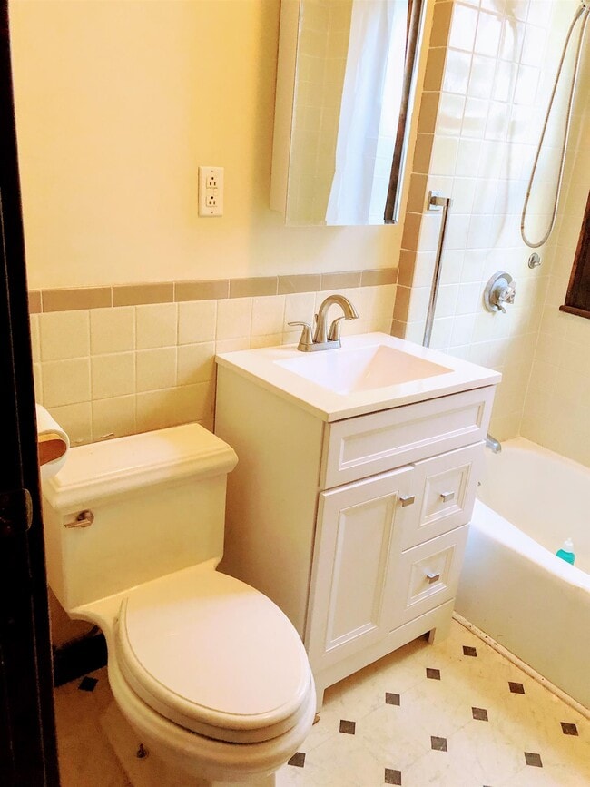 Photo - 49 Locke St Unit 2