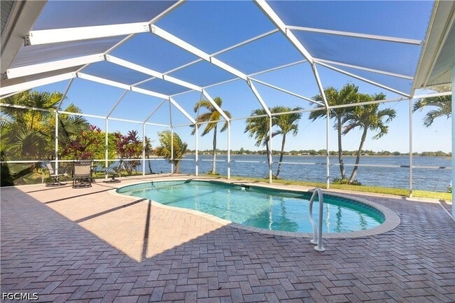 Photo - 2202 Grove Dr